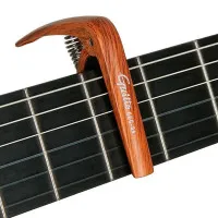 Guitto GGC-04-WOOD Каподастр для классической гитары, под дерево