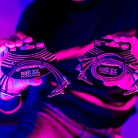 Ernie Ball 6224 Набор из 10-х патчей JACK 1/4" (угловой) ⇔ JACK 1/4" (угловой) разной длины, чёрные