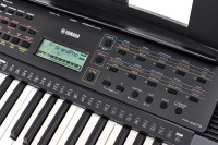 YAMAHA PSR-E273